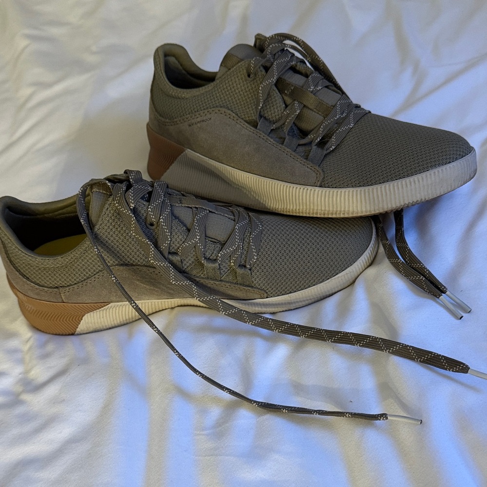 Sorel Womens Green Waterproof Sneakers Size 9